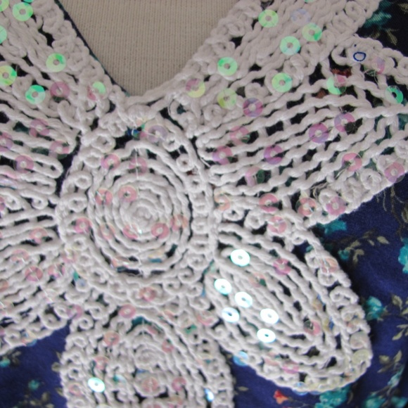 Rodeo Fox Navy Floral Bell-Sleeved Tunic Brand New - Picture 3 of 8